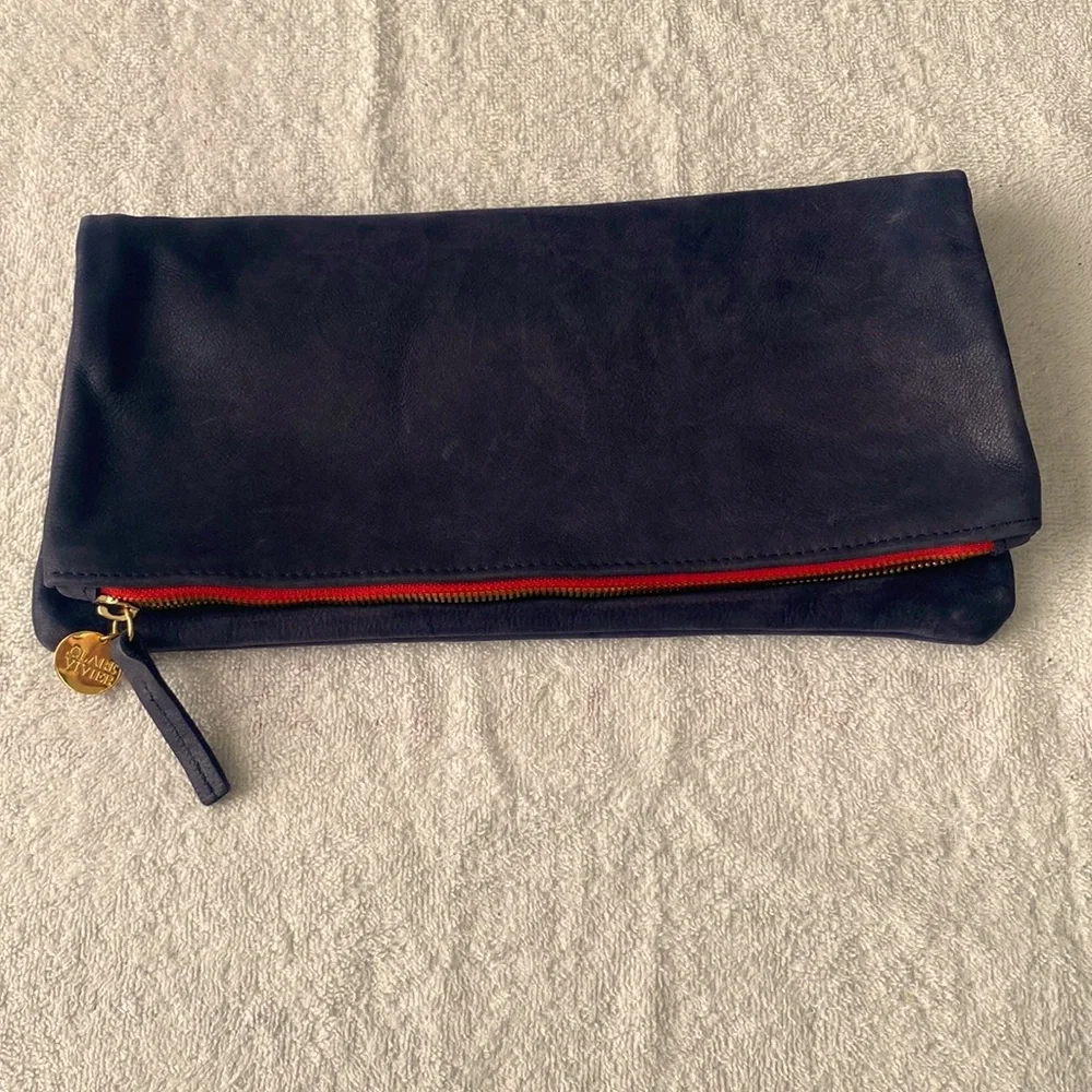 CLARE V. Navy blue suede clutch